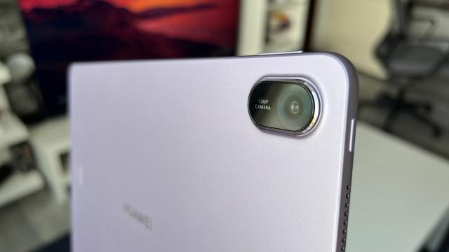 <b>HUAWEI MatePad 11.5 (2025) PaperMatte: Cameră strict pentru fotografiat documente și pentru apeluri video</b>Pretențiile nu sunt mari de la o tabletă în materie de camere, iar pe HUAWEI MatePad 11.5 (2025) PaperMatte nici nu avem un setup care să ridice sprâncene. Simt că avem strictul necesar, pentru acele momente în care poate vrei să