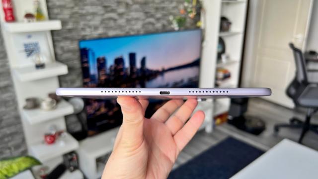 <b>Huawei MatePad 11.5 (2025) PaperMatte: Sunet livrat de 4 difuzoare aflate în echilibru, pentru acustică de top la muzică și filme</b>HUAWEI MatePad 11.5 (2025) PaperMatte este pe lângă o tabletă de productivitate, o tabletă pentru consum multimedia și cu un ecran care nu știe de frica soarelui, mai era nevoie doar de un setup audio baban, iar asta avem aici
