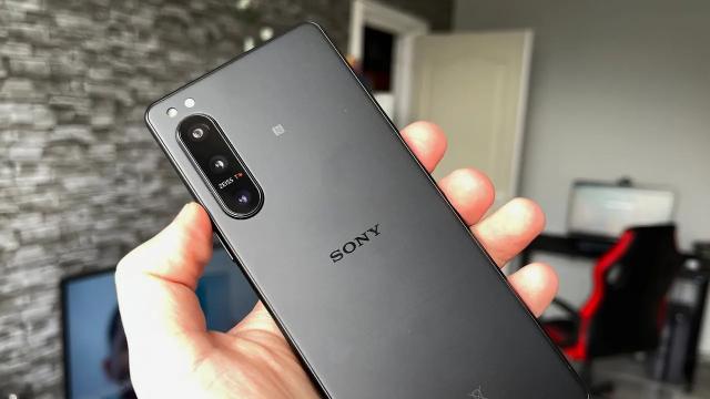 <b>Sony nu îngroapă Xperia; Linia rămâne relevantă intern ca suport pentru senzori, ecrane și integrare cu PlayStation</b>Divizia de smartphone-uri Xperia rămâne activă și „foarte importantă” pentru Sony, în ciuda reculului serios din piețele cheie. Declarația a fost făcută de Lin Tao, directorul financiar al companiei, în cadrul celei mai recente prezentări a rezultatelor..