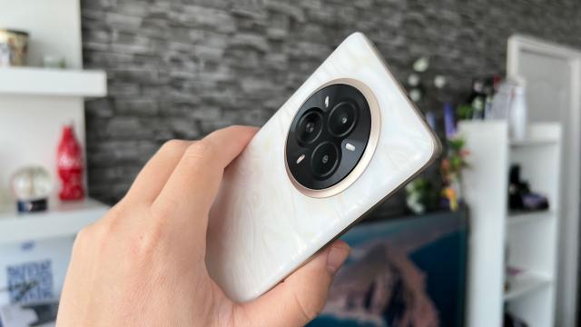 <b>realme își modifică politica de actualizări software: Seriile realme 14 și realme 15 vor primi până la 4 ani de update-uri</b>realme tocmai a anunțat că și-a actualizat strategia de suport software și anunță oficial că anumite modele vor beneficia de trei actualizări majore Android și patru ani de patch-uri de securitate. Lista confirmată include Realme 14 Pro+, 14 Pro, 14T