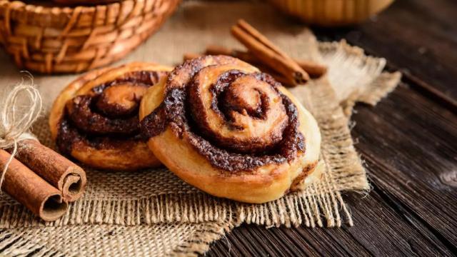 <b>Android 17 primește numele de cod „Cinnamon Bun” (Rulouri cu scorțișoară); lansarea ar putea fi în iunie 2026</b>Google păstrează tradiția numelor dulci pentru versiunile Android, chiar dacă acestea nu mai sunt anunțate public de câțiva ani. Potrivit celor de la Android Authority, Android 17 are intern numele de cod Cinnamon Bun (Rulouri cu scorțișoară), asociat API