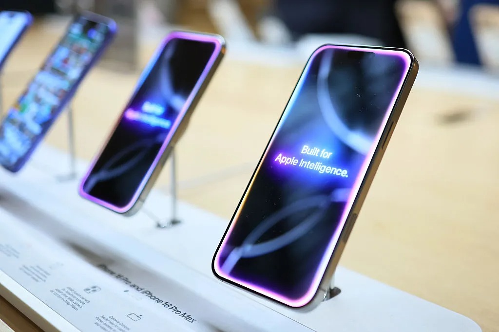 Siri primește comenzile App Intents pe iPhone mai devreme decât se anticipa; Funcții utile precum editarea imaginilor și autentificarea vocală vin din primăvara lui 2026