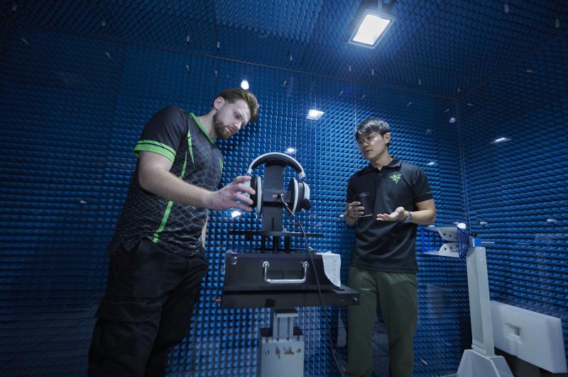 Razer lansează oficial seria BlackShark V3 Pro, căști wireless pentru esports optimizate pentru PC, PlayStation și Xbox: Niko [2025] Esport Player Razer Office Sound Chamber Engineering Room (6)_000.jpg