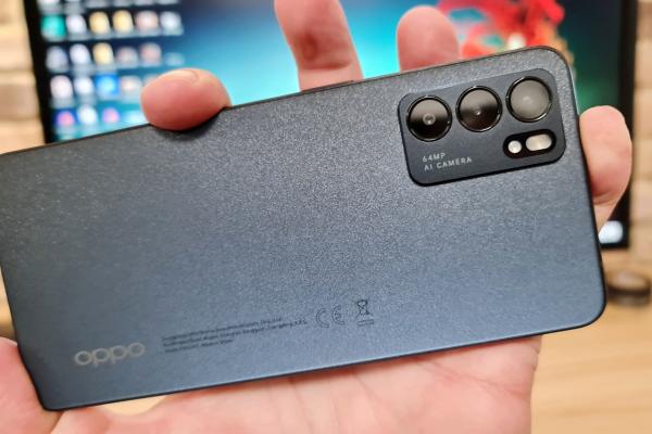 OPPO Reno6 5G: Design aidoma lui iPhone 12, ergonomic şi angular