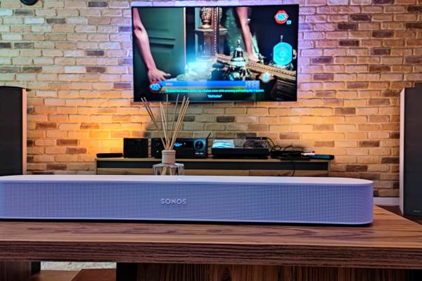 Cum m-a indus în eroare „un simplu” soundbar; Review Sonos Beam (Gen 2) cu Dolby Atmos