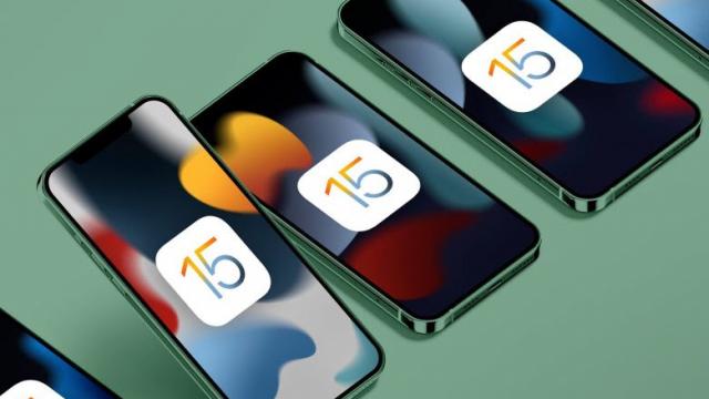 <b>iOS 15 cu bug-uri: probleme cu răspunsul la atingeri, cu pozele salvate din Messages, stocarea "plină"</b>O serie de veşti despre iOS 15 ne-au parvenit în ultima săptămână şi aş zice că mai toate sunt negative. Pe de o parte noul iOS are o adopţie de aproape 20% după 10 zile de disponibilitate, fiind adoptat mai lent 