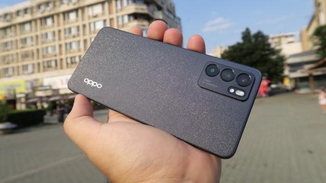 <b>OPPO Reno6 5G Review detaliat în limba română (Evaluare Mobilissimo)</b>Seria OPPO Reno a fost despre culesul de funcţii de pe telefoanele de top Find X şi adusul lor în zona midrange, uneori mixând şi câteva funcţii experimentale în acest cocktail. Am văzut Reno-uri cu încărcare foarte rapidă, cu camere pop up cu format