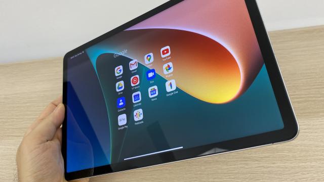 <b>Xiaomi Pad 5 Unboxing: revenirea Xiaomi în zona tabletelor se face "cu de toate" (Video)</b>Xiaomi intra în segmentul tabletelor în 2014, cu o tabletă care se lua la trântă cu iPad Mini, cu o diagonală de 7.9 inch. Era un segment care prindea al naibii de bine la public în acea perioadă, dar cândva prin 2017-2018 s-au mai 