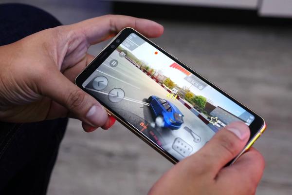 Samsung Galaxy A8 (2018) - Fotografii Hands-On
