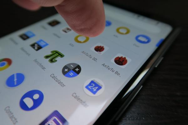Google Pixel 2 XL: Benchmark-uri doar bune în general, foarte bune la grafică