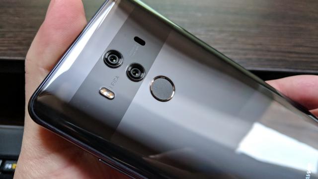 <b>Huawei Mate 10 Pro Review</b>La două săptămâni după debutul din România Huawei Mate 10 Pro a sosit la noi în teste, la timp pentru a prinde topurile 10 de final de an. Probabil aţi remarcat că se regăseşte în câteva topuri de redactori, iar aceasta recenzie explica prezenţa sa.