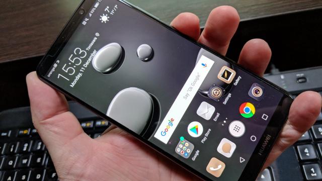 <b>Huawei Mate 10 Pro: Display FullView viu la culori, faultat de LUX</b>Seria Huawei Mate 10 marchează debutul formatului de ecran 18:9 în portofoliul producătorului chinez. Huawei Mate 10 Pro propune un ecran FullView de 6 inch, cu muchii înguste şi deja ultra celebrul aspect 18:9. Este un panou OLED, cu rezoluţie de..