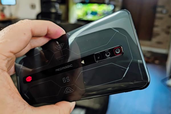 Nubia Red Magic 6s Pro: Design mai cuminte şi discret, corp din materiale premium