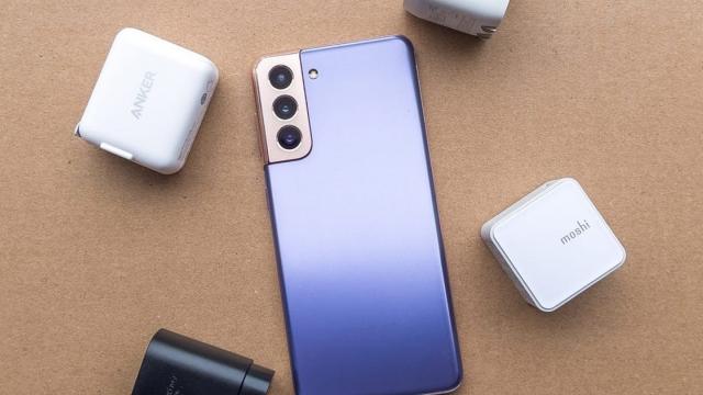 <b>Seria Samsung Galaxy S22 primește certificarea 3C; Alimentarea la 25W va fi prezentă și în 2022</b>Până acum telefoanele din seria Galaxy S22 de la Samsung au avut parte de câteva scăpări însemnate. Aici mă refer în principal la randările oferite de către popularul @OnLeaks, dar și la primele machete de Galaxy S22 Ultra. Azi aflăm câteva detalii