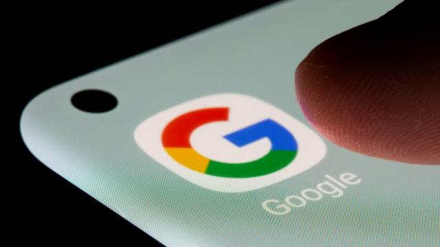 <b>Google include funcția de derulare continuă pentru rezultatele Search afișate pe mobil; Dispare butonul "Vedeți mai multe"</b>După ce în luna ianuarie a acestui an Google Search a venit cu un update vizual pentru platformele Android și iOS, iată că acum serviciul se pregătește de implementarea funcției de scroll continuu în varianta mobilă web