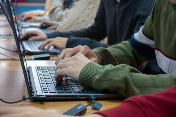 ASUS anunță câştigătorii concursului Learn and Compete 2023 pentru liceeni