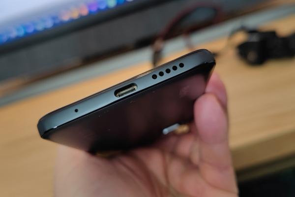 Redmi Note 11: Acustica îşi face treaba, e stereo, pe alocuri peste aşteptări