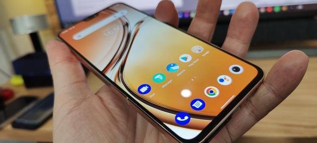 vivo V23 5G: Display AMOLED cu breton, culori vii, luminozitate satisfăcătoare