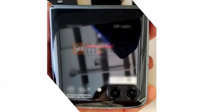 <b>Motorola RAZR 3 va aduce un ecran extern mai mare decât rivalul Samsung Galaxy Flip 4; Ce diagonală are?</b>La doar câteva zile distanță de la sosirea primelor fotografii reale cu Motorola RAZR 3, iată că astăzi avem și detalii noi despre acest viitor smartphone pliabil cu clapetă. Potrivit analistului Ross Young cu surse bine stabilite în lanțul furnizorilor 