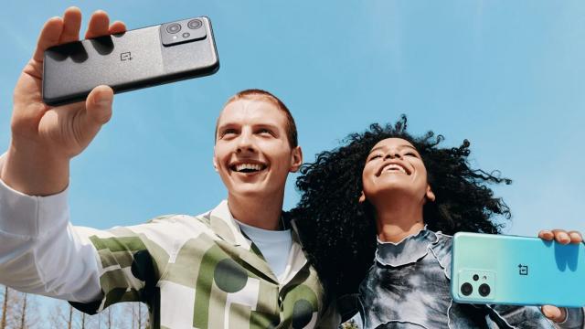 <b>Preț și disponibilitate OnePlus Nord CE 2 Lite în România</b>Finalul lunii aprilie ne-a adus un nou smartphone semnat OnePlus și anume Nord CE 2 Lite 5G, telefon din zona de buget după cum implică și numele său. Începând din această săptămână îl avem disponibil la vânzare pe plan local, motiv pentru 