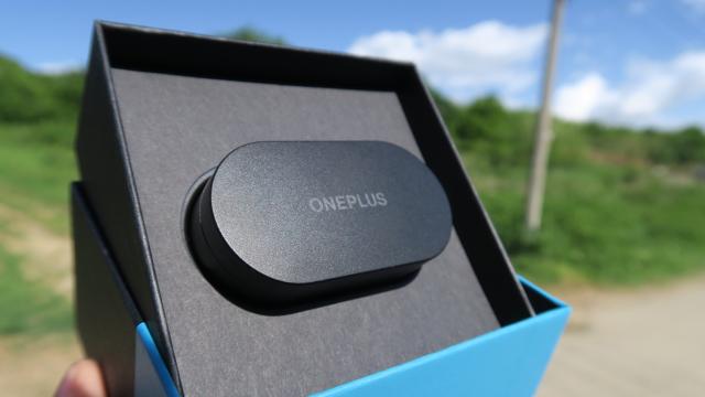 <b>Căștile accesibile OnePlus Nord Buds sunt aici și le-am încercat deja! Unboxing și primele impresii</b>Ziua de 19 mai ne aduce lansarea noilor produse OnePlus din gama Nord. Vorbim în principal despre telefoanele OnePlus Nord 2T și Nord CE 2 Lite 5G, dar mai avem și o pereche de căști proaspăt anunțate. Vorbim chiar despre prima pereche de căști wireless
