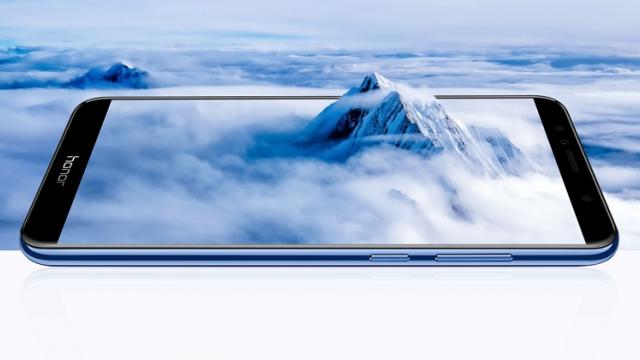 <b>Honor 7A este un alt smartphone mid-range cu ecran 18:9 introdus pe piață de Huawei</b>Cei de la Huawei continuă să inunde piața cu tot soiul de smartphone-uri mid-range ce adoptă aceleași dotări și nume diferite, un nou exemplu fiind Honor 7A. Acesta nu se remarcă cu nimic special la nivel hardware dacă îl comparăm cu alte 