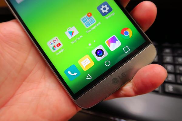 LG G5: OS, UI, aplicaţii fără app drawer, dar şi cu bloatware