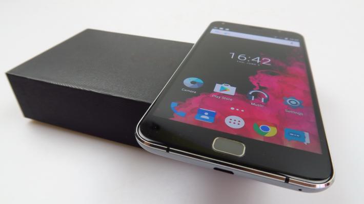 UMi Touch Unboxing: phablet cu Marshmallow şi preţ foarte accesibil scos din cutie (Video)