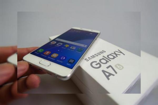 Samsung Galaxy A7 (2016) unboxing: înlocuitorul de Galaxy S6 cu dotări midrange şi șasiu premium scos din cutie (Video)