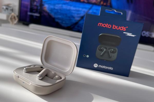 Motorola moto buds+ Review: Căștile wireless in-ear cu bas surprinzător și acustică tunată de Bose