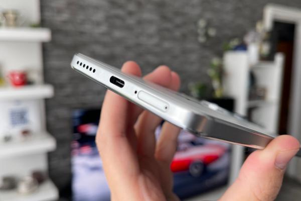 HUAWEI nova 12 SE: Avem un singur difuzor, bun pentru consum multimedia