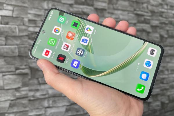 HUAWEI nova 12 SE: Display mare și OLED, bun de savurat filme și seriale 