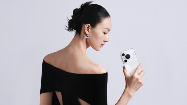 <b>HUAWEI aduce la precomandă în România flagship-ul Pura 70 Ultra cu a sa cameră retractabilă; Cât costă și ce cadou ai la precomandă?</b>Primele zile ale lunii mai vin la pachet cu cea mai mare lansare HUAWEI din acest an și anume introducerea pe plan local a seriei de telefoane Pura 70. Avem disponibile oficial în țara noastră 3 modele și anume HUAWEI Pura 70