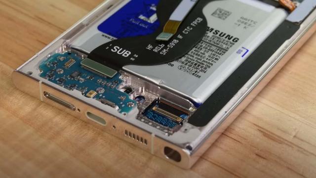 <b>Samsung pregătește un mod "Battery AI" pentru Galaxy S25, creștere de până la 10% pentru performanța bateriei</b>Deși lansarea seriei Galaxy S25 este la multe luni distanță (ianuarie 2025), iată că zvonurile continuă să apară online, iar dacă la capitolul hardware nu vor fi upgrade-uri uriașe, se pare că noutăți multe vor sosi la nivel de funcții AI