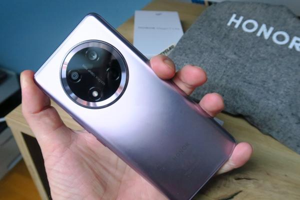 HONOR Magic7 Lite: Hardware cu acelaşi CPU, o cameră în minus, upgrade de baterie totuşi
