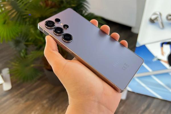 Samsung Galaxy S25 Ultra Video Hands-on: Snapdragon 8 Elite for Galaxy duce performanța pe podium, cameră ultra-wide cu upgrade și un AI care șterge zgomote din clipuri