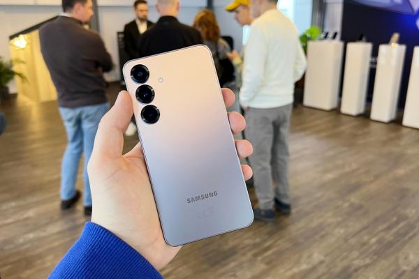 Samsung Galaxy S25 Video Hands-on: Micuțul smartphone fără sacrificii de performanță, cu Snapdragon 8 Elite și 12 GB RAM de bază