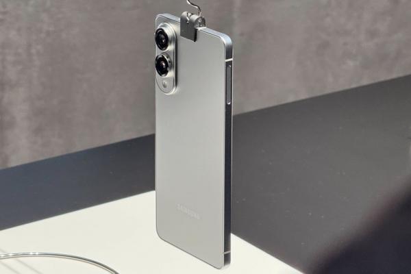 Acesta este Samsung Galaxy S25 Edge! Avem imagini și clipuri hands-on cu cel mai subțire telefon al momentului