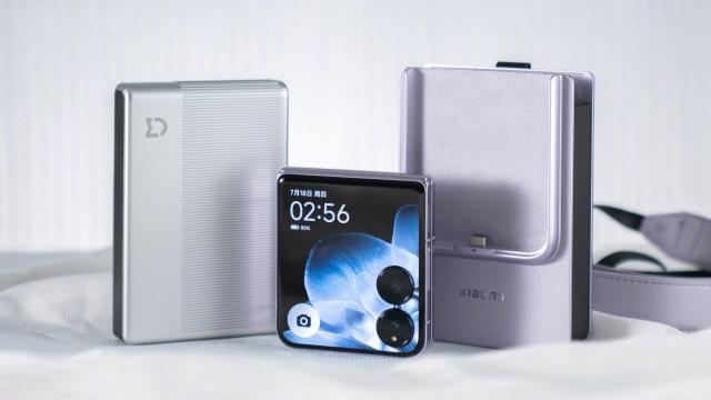 <b>Xiaomi Mix Flip 2 va avea o cameră mai slabă decât primul Mix Flip (Zvon/scăpări)</b>Xiaomi Mix Flip 2 primea o scăpare consistentă pe final de an 2024, când îi aflăm o parte dintre specificaţii. Azi apar şi detalii despre camera sa, care par să indice mai degrabă un downgrade, decât un upgrade

