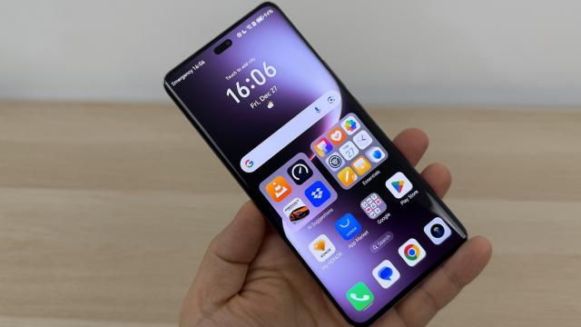 <b>HONOR Magic 7 Lite: Benchmark-uri acceptabile pentru midrange, mai mult throttling decât predecesorul</b>HONOR Magic 7 Lite păstrează acelaşi procesor ca şi predecesorul, un Qualcomm Snapdragon 6 Gen 1, un CPU octa core de 4 nanometri, cu GPU Adreno 710. Avem de-a face cu un chipset care se poate considera un succesor pentru Snapdragon 695, doar că trece