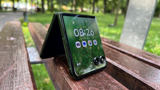 <b>Motorola RAZR 60 Ultra dezvăluit de primele indicii; Ce ştim despre el?</b>Motorola RAZR 60 Ultra tocmai a primit prima sa scăpare şi aş îndrăzni să zic că se petrece „târziu”, după standardele scăpărilor din ziua de azi. În condiţiile în care Galaxy Z Flip 7 şi Xiaomi Mix Flip 2 au tot apărut pe radarul nostru