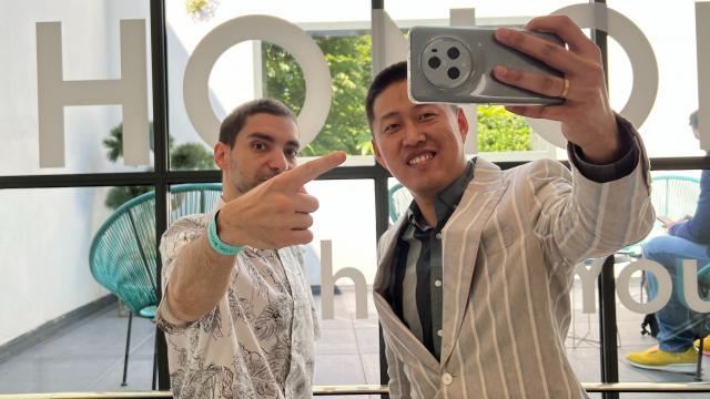 <b>Stanley Yan, country manager Honor, susține că piața smartphone-urilor din România are potențial de diversificare; Compania vrea să crească</b>Industria smartphone-urilor din România devine din ce în ce mai interesantă. Totuși, conform lui Stanley Yan, country manager Honor România, piața ar putea fi ceva mai diversificată. Într-un interviu acordat pentru ZF.ro, acesta a subliniat că