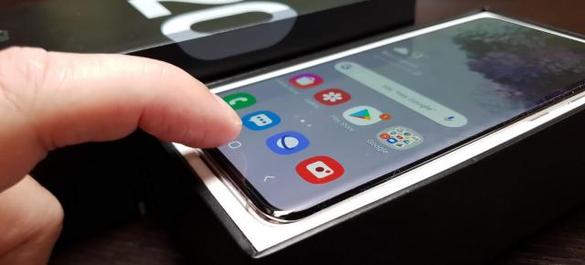 Samsung Galaxy S20: OS, UI, aplicaţii cu One UI 2.1, Dark Mode, Quick Share
