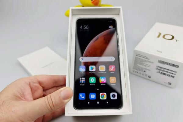 Unboxing Xiaomi Mi 10T 5G (conținutul cutiei)