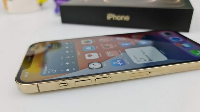 <b>Costul de producție pentru iPhone 12 și iPhone 12 Pro; Care sunt cele mai scumpe componente?</b>După cum era de așteptat, după lansarea noilor terminale Apple, vine și momentul dezasamblării acestora. Japonezii de la Fomalhaut Techno Solutions au lansat recent un material în care este menționat prețul fiecărei componente folosite în construcția lui 