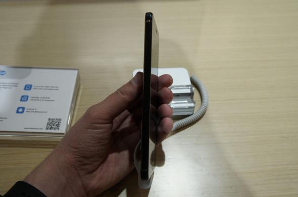 ZTE Blade V8 - Fotografii oficiale: ZTE-Blade-V8_006.jpg