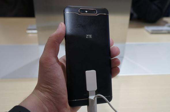 ZTE Blade V8 - Fotografii oficiale: ZTE-Blade-V8_008.jpg