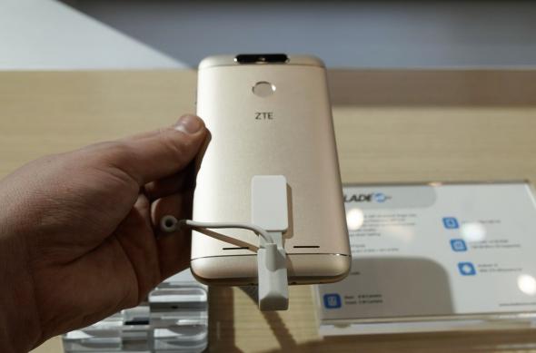 ZTE Blade V8 Lite - Fotografii Hands-On: ZTE-Blade-V8-Lite_001.jpg