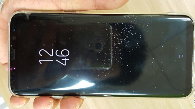 <b>Samsung Galaxy S8 apare într-un scurt material video; telefon ce se lansează pe 29 martie!</b>Cum show-ul Mobile World Congress a luat sfârșit cu doar câteva zile în urmă, ne îndreptăm acum atenția către următorul eveniment major din lumea tech și anume debutul flagship-ului Samsung Galaxy S8. Acest produs va debuta în cadrul unei conferințe