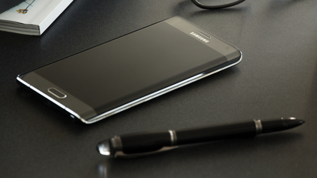 <b>Galaxy Note 8 (SM-N950) ar fi cunoscut la nivel intern sub numele de cod "Great"; se aduce încă o dată în discuție vânzarea de terminale Note 7 recondiționate</b>Aflam anterior faptul că phablet-ul Samsung Galaxy Note 8 ar fi cunoscut la nivel intern sub numele de cod Baikal, dar astăzi se aduce în discuție o altă denumire și anume Great. De asemenea, iese la iveală și detaliul cu privire la numărul de serie 
